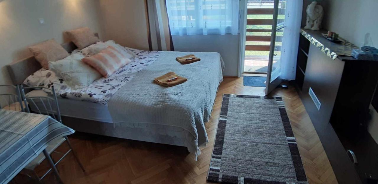 Апартаменты Rosy Apartman Вонярцвашхедь Экстерьер фото