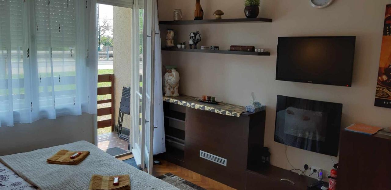 Апартаменты Rosy Apartman Вонярцвашхедь Экстерьер фото