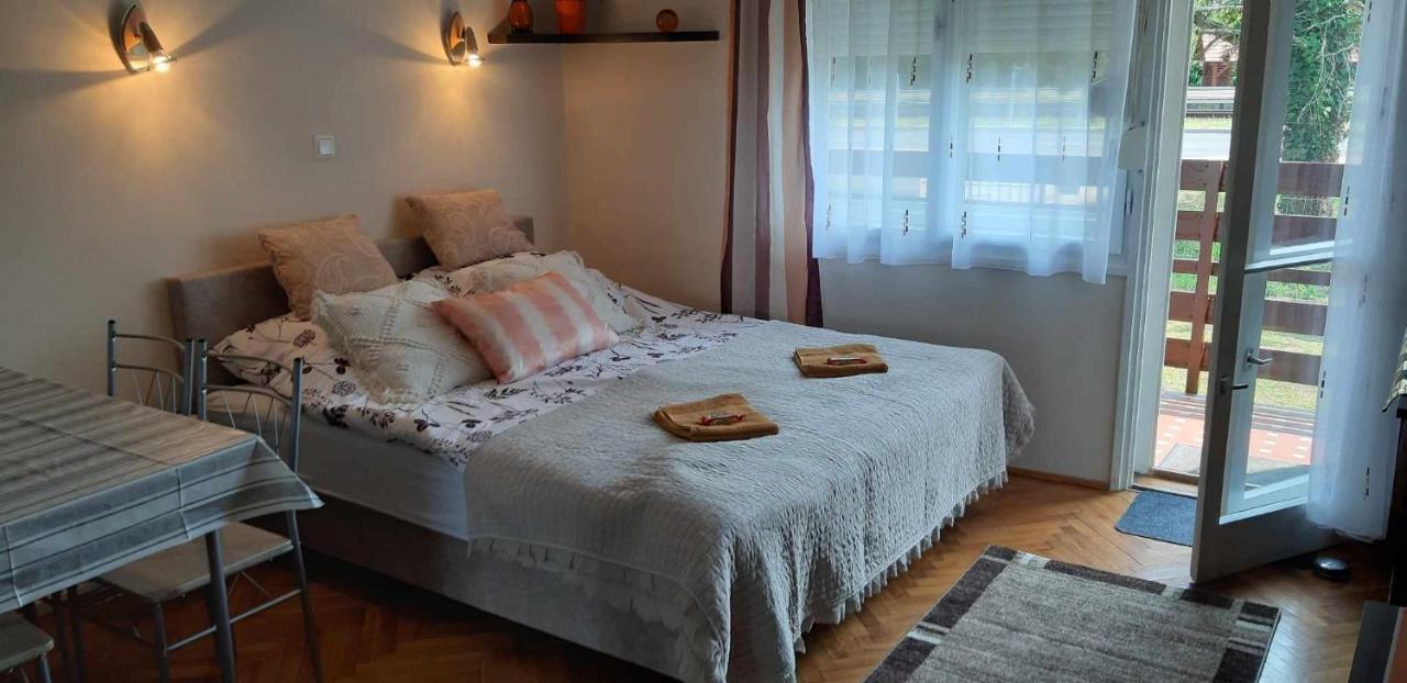 Апартаменты Rosy Apartman Вонярцвашхедь Экстерьер фото
